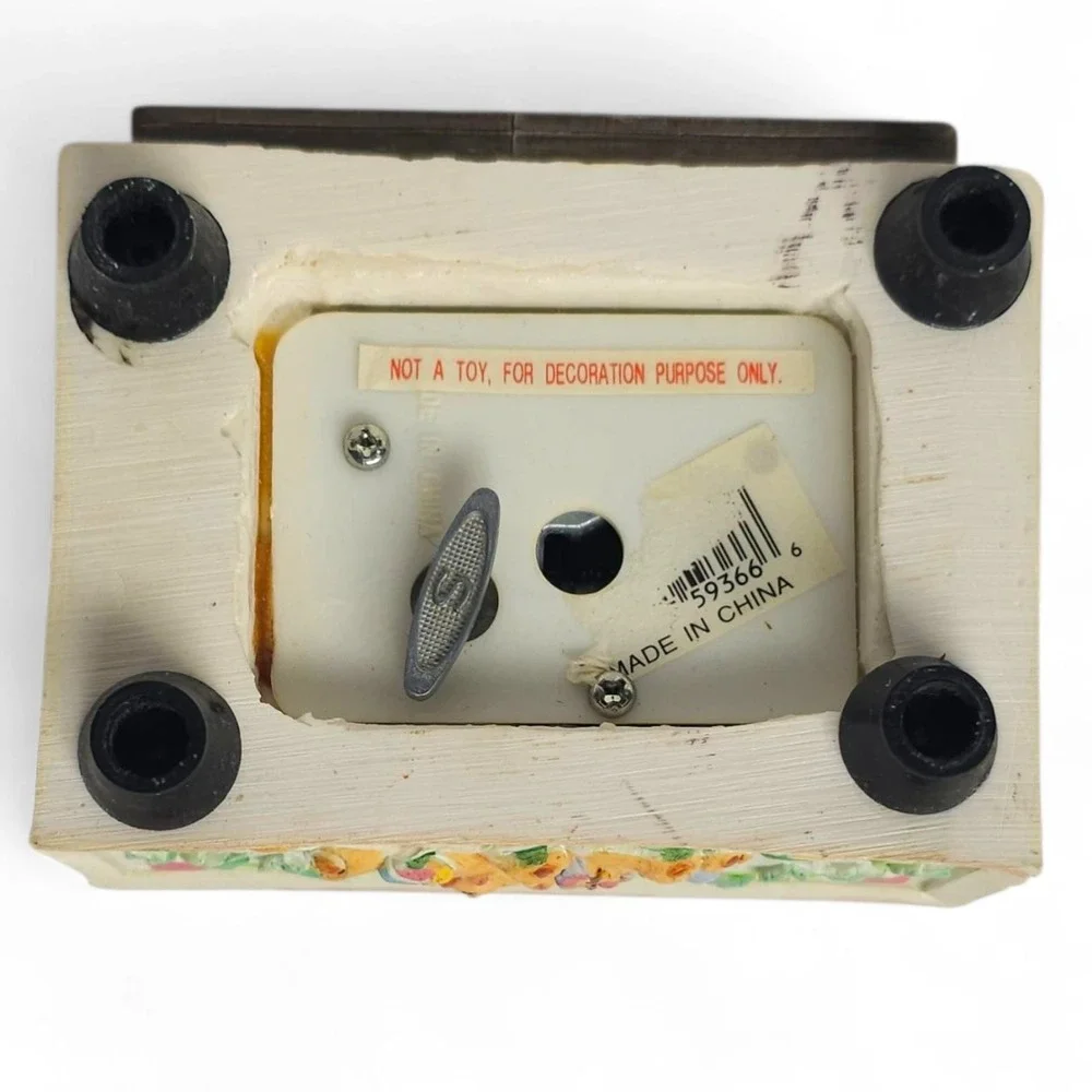Vintage Resin Music Box Vanity Mirror Teddy Bear Cat Quilt Decor Nursery 7
